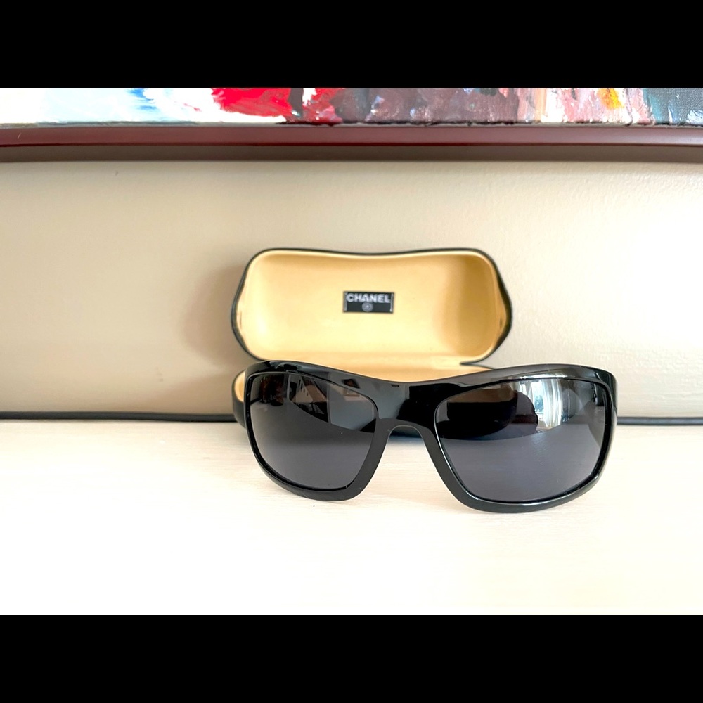 Chanel sunglasses with encrusted logo mint condition